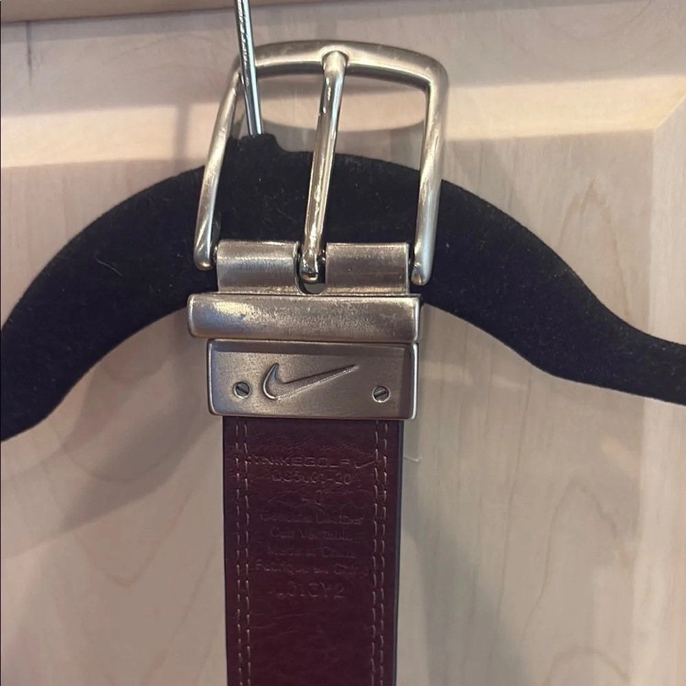 Nike Reversible Black to Brown Men’s Belt with Silver Buckle